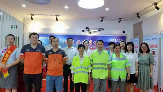  Leaders of Tianjin Federation of Trade Unions preach the spirit of the 18th National Congress of the Chinese Trade Union to outdoor workers