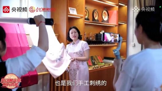  Labor is the most glorious | She is the "spokesperson" of Xiang embroidery, making traditional art "out of the circle" in modern life beauty
